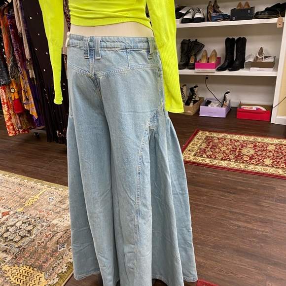 Free People Pandora Wide Leg Jeans We The Free Pleated Front Pocket LightIndigo - Picture 12 of 16